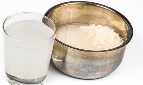 Air beras dapat digunakan untuk memutihkan wajah